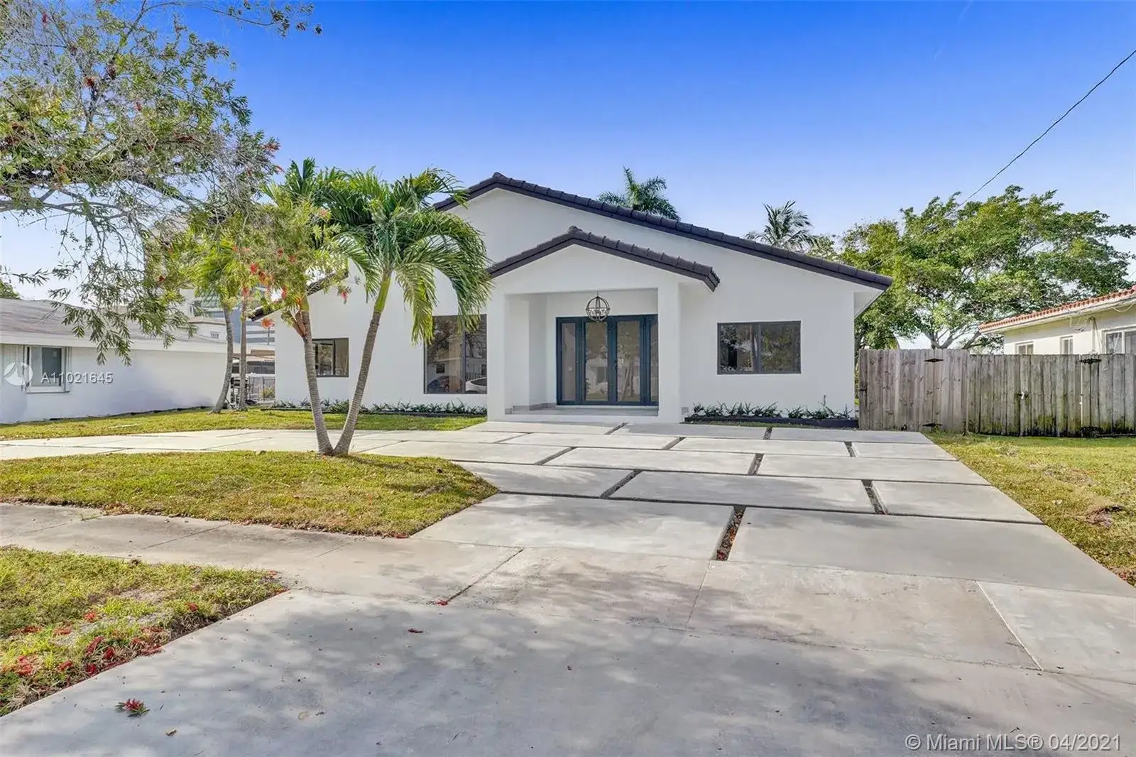 2560 NE 199th St, Miami FL 33180 photo 4