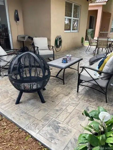 2328 NE 37th Ter, Homestead FL 33033 photo 4
