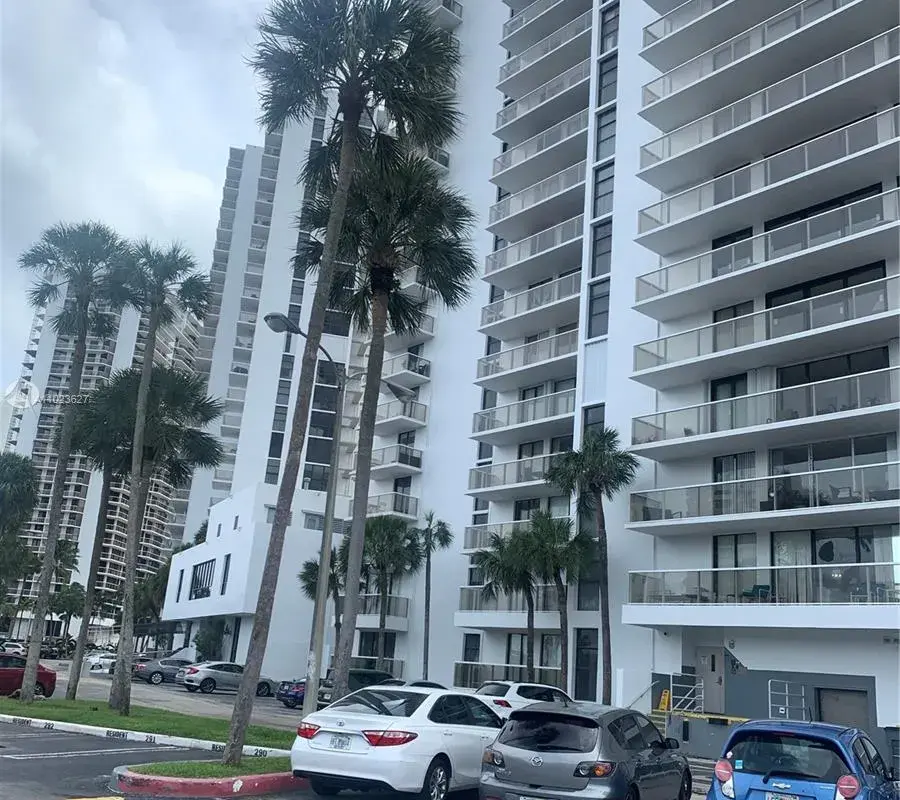 3701 N Country Club Dr # 203, Aventura FL 33180