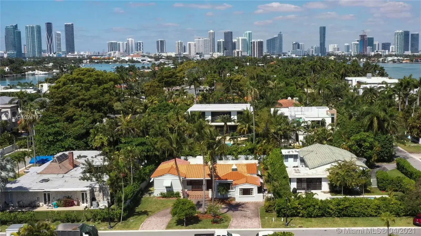 118 E 3rd Ct, Miami Beach FL 33139 photo 2