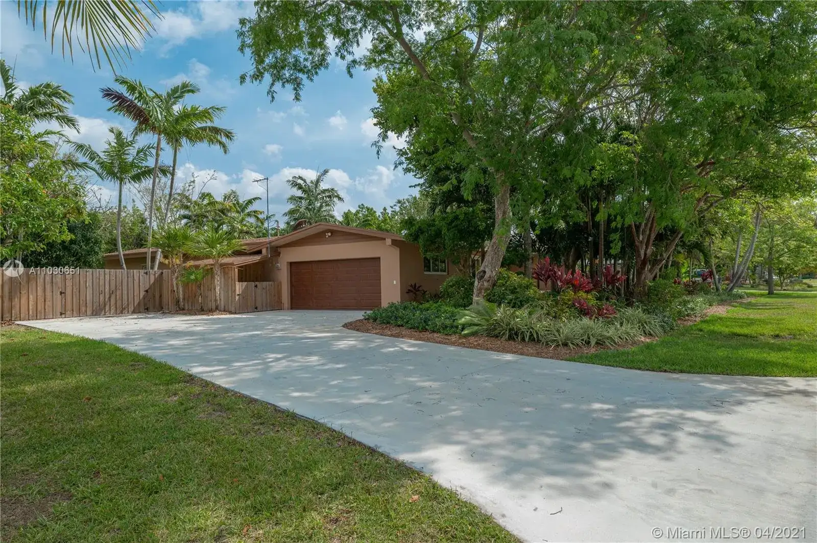8465 SW 185th St, Cutler Bay FL 33157 photo 5