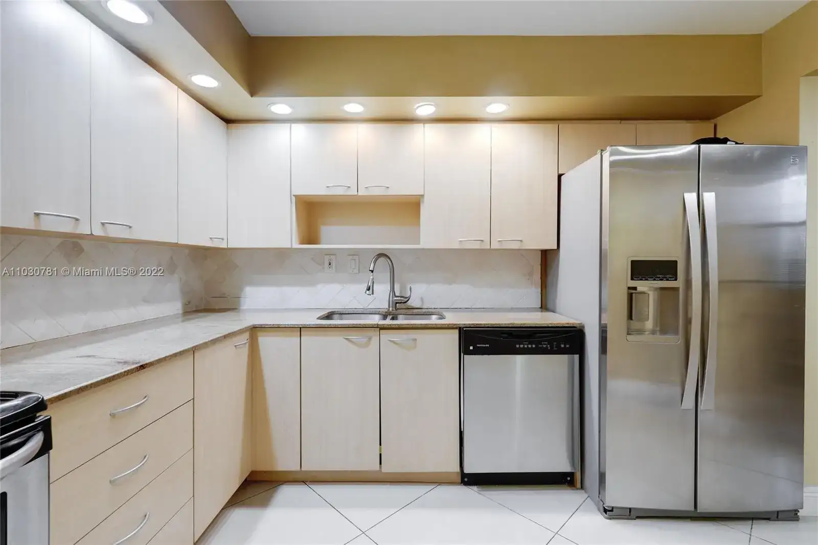 20200 W Country Club Dr, Aventura FL 33180 photo 2