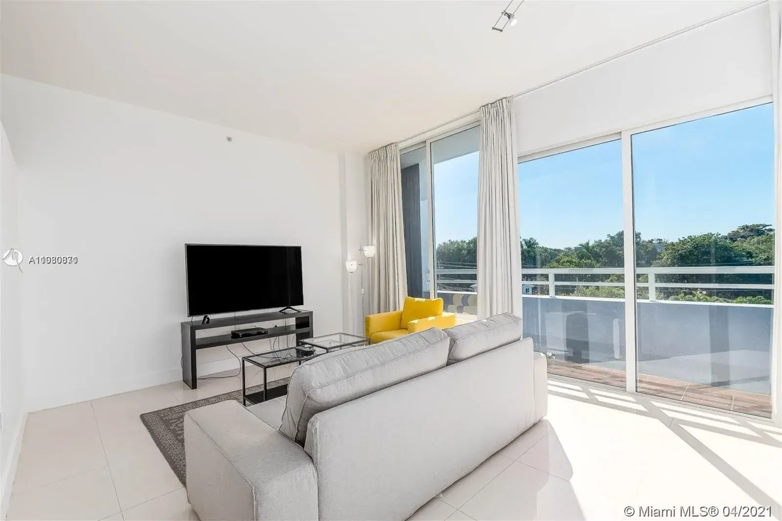 3250 Grand Ave # 407, Miami FL 33133