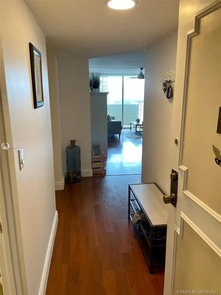 2750 NE 183rd St # 1401, Aventura FL 33160 photo 2