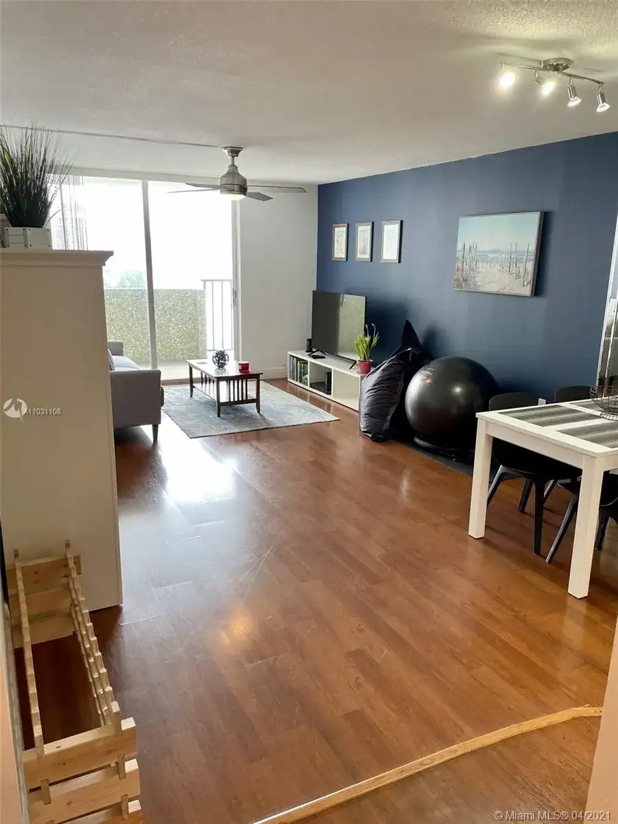 2750 NE 183rd St # 1401, Aventura FL 33160 photo 3