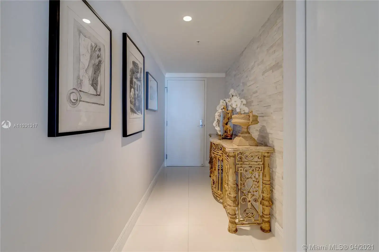 185 SW 7th St # 1401, Miami FL 33130 photo 2