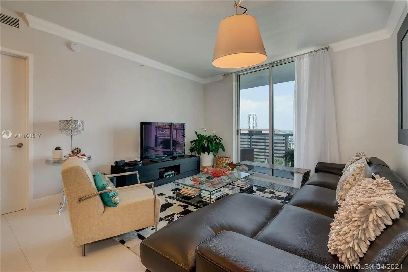 185 SW 7th St # 1401, Miami FL 33130 photo 4