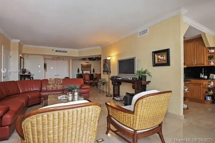20281 E Country Club Dr # 1412, Aventura FL 33180 photo 4