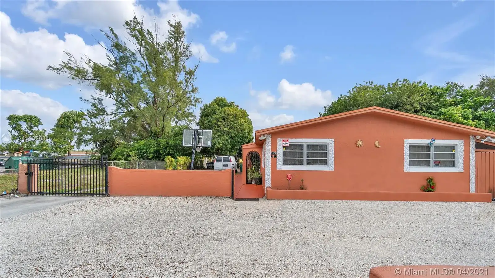 2800 NW 94th St, Miami FL 33147 photo 5