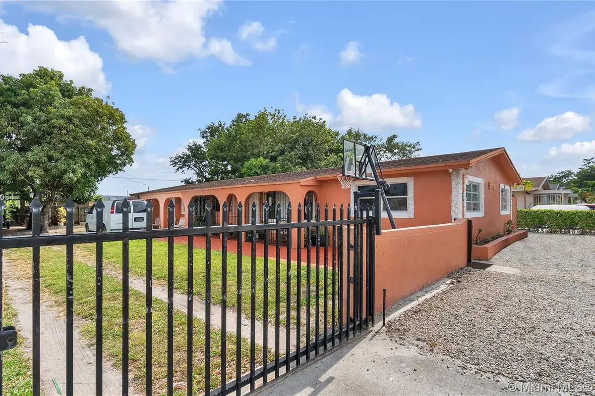 2800 NW 94th St, Miami FL 33147
