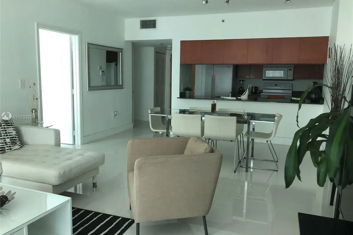 1200 Brickell Bay Dr # 4303, Miami FL 33131