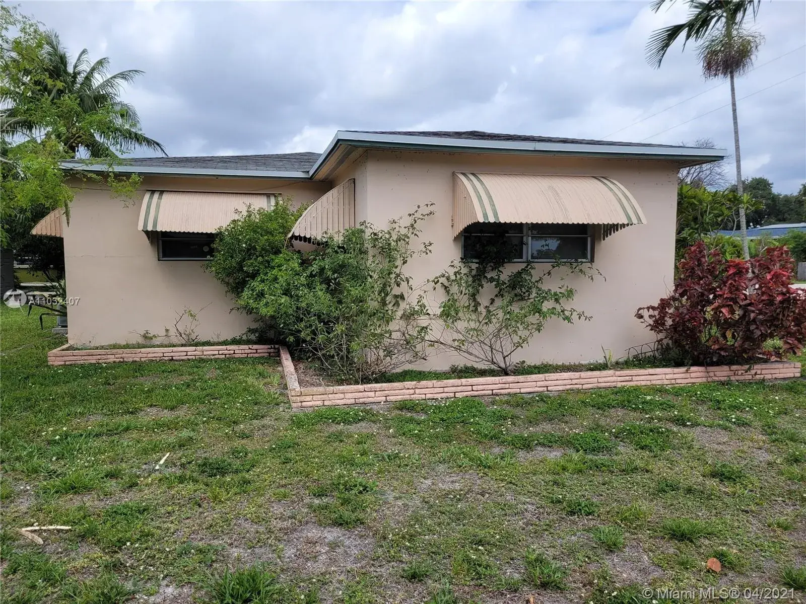 2802 Jackson St, Hollywood FL 33020
