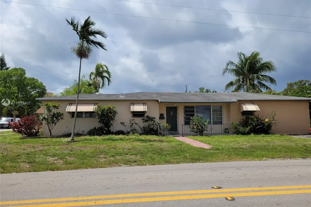 2802 Jackson St, Hollywood FL 33020