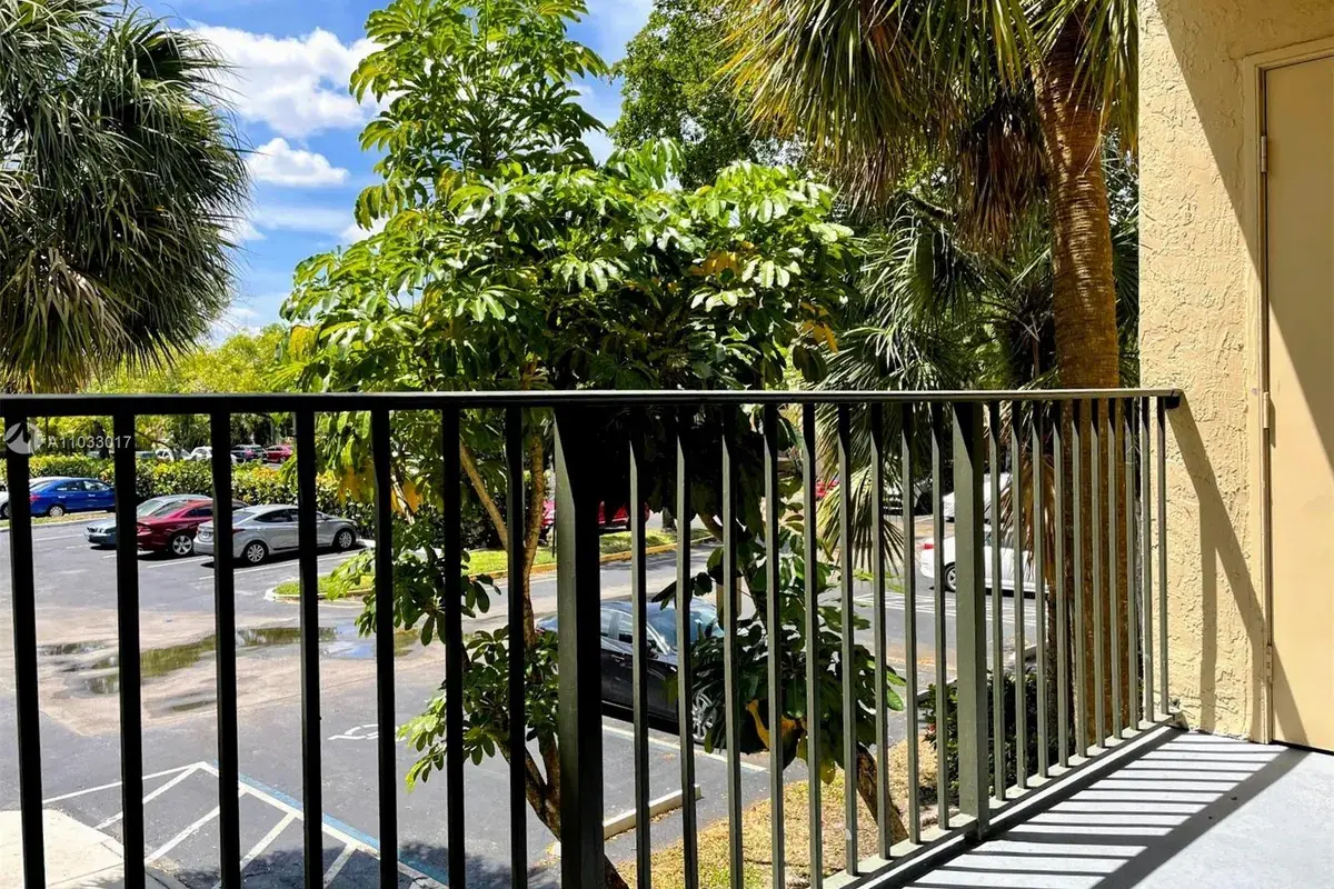 9999 Summerbreeze Dr # 607, Sunrise FL 33322
