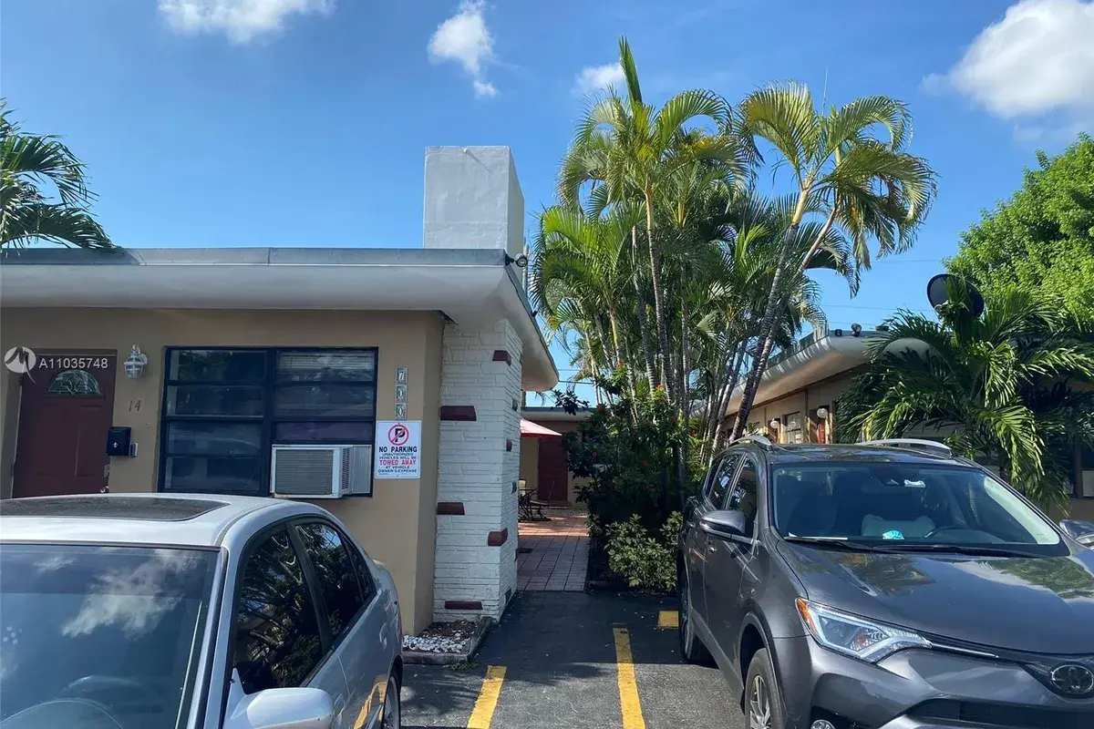 700 NE 6th St, Hallandale Beach FL 33009
