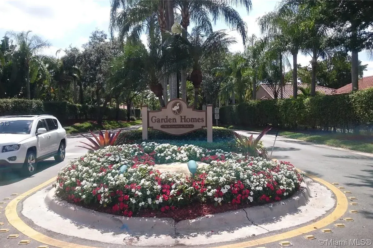 1350 Seagrape Cir, Weston FL 33326