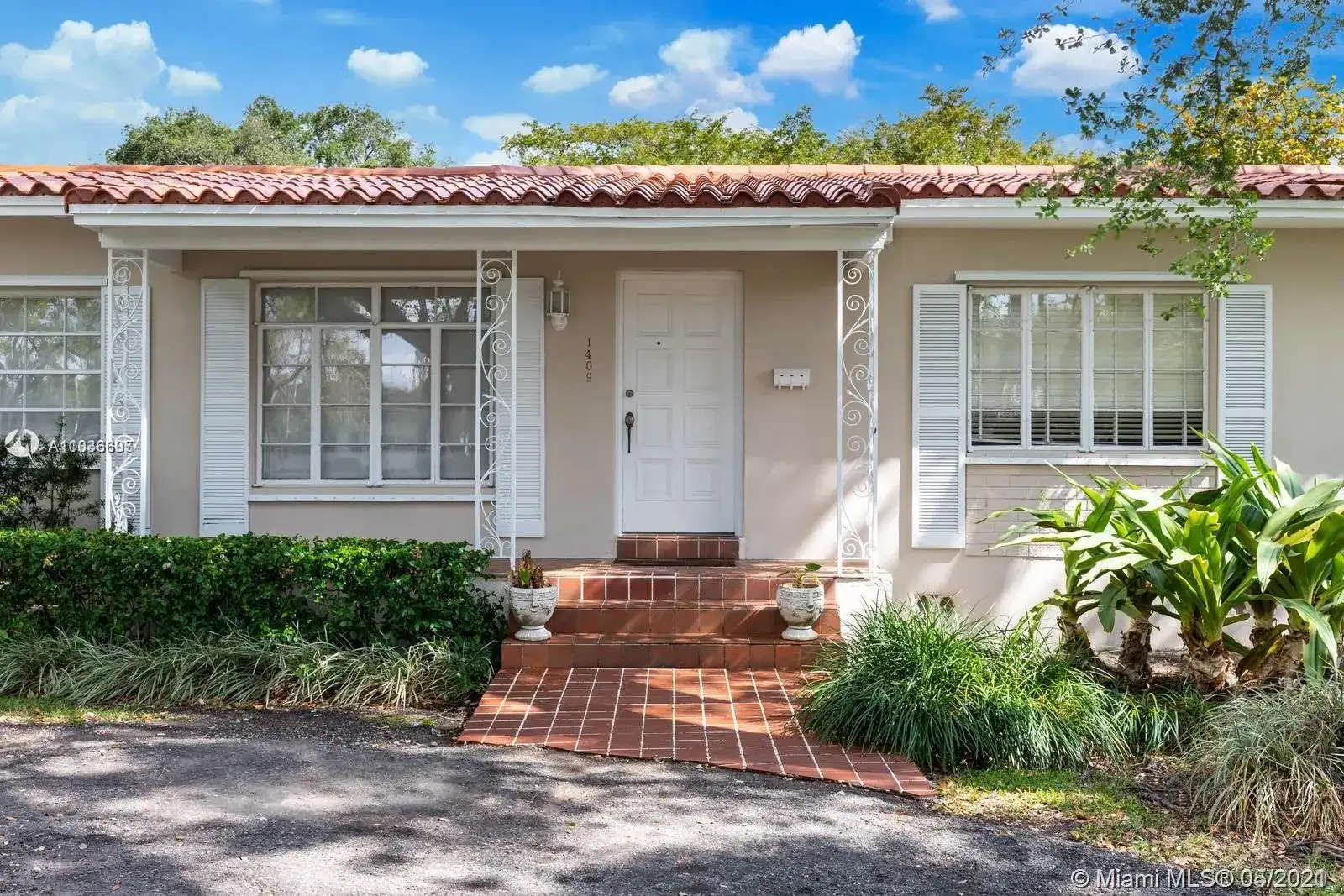 1409 Algardi Ave, Coral Gables FL 33146 photo 2