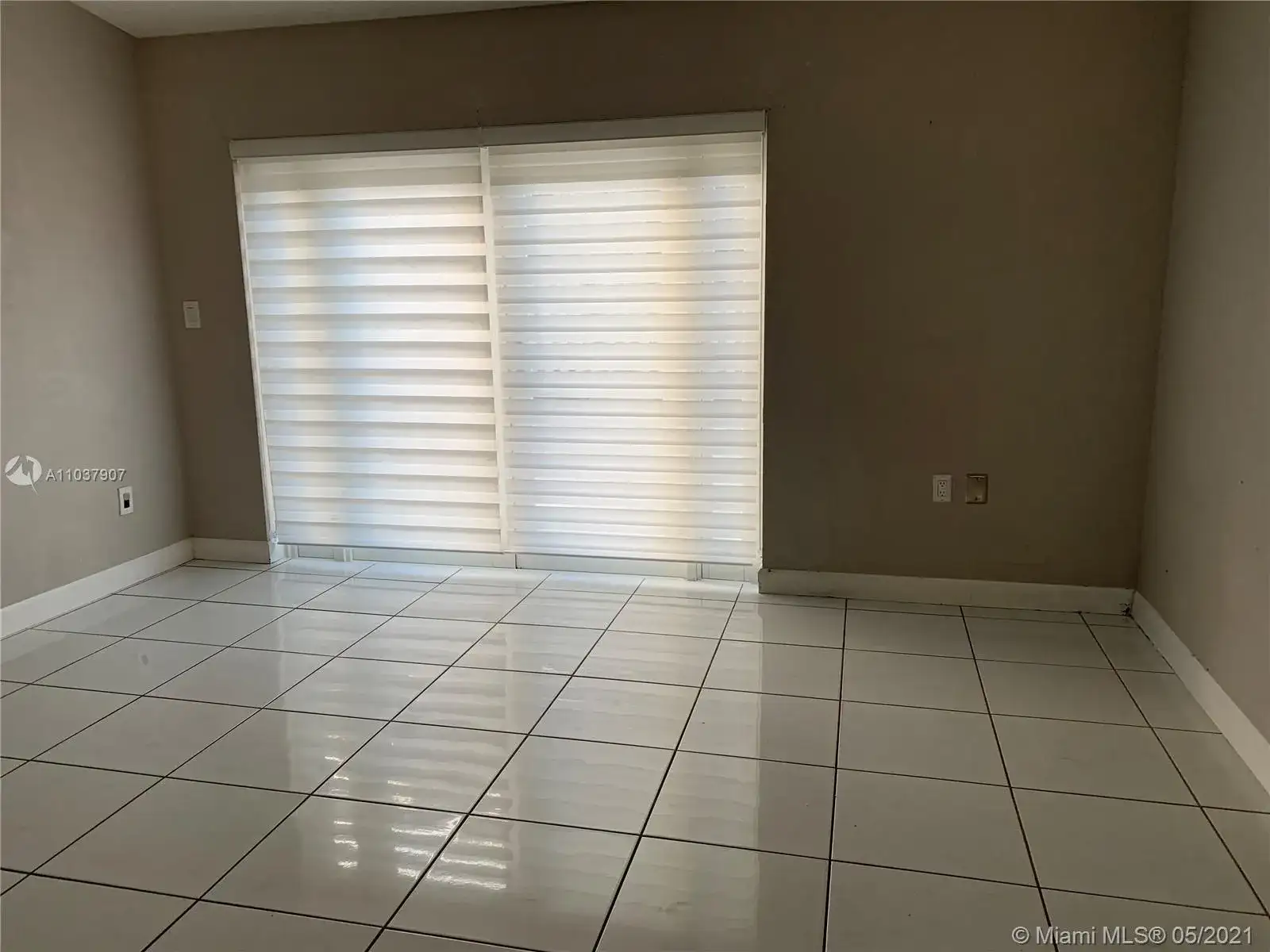 8225 NW 192nd Ter, Hialeah FL 33015 photo 3