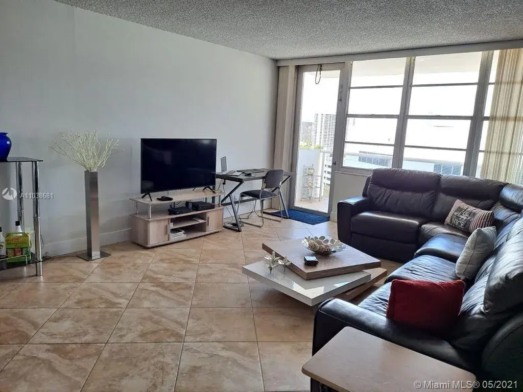 3725 S Ocean Dr # 1417, Hollywood FL 33019