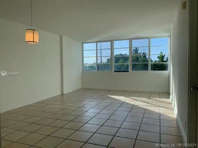 1670 lincoln Ct, Miami Beach FL 33139 photo 2