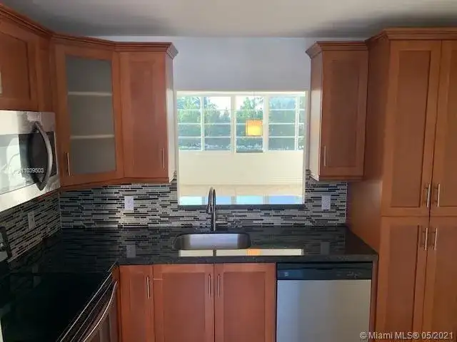 1670 lincoln Ct, Miami Beach FL 33139 photo 3