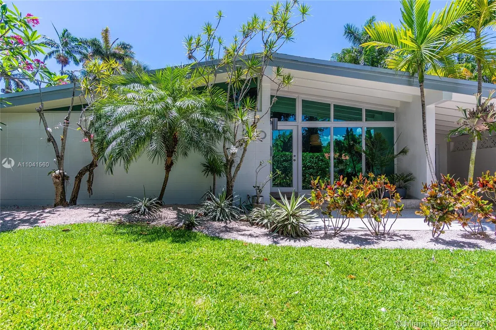 1040 NE 85th St, Miami FL 33138 photo 2