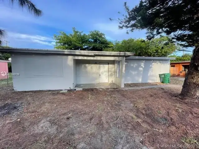 15915 NW 22nd Ave, Miami Gardens FL 33054 photo 2