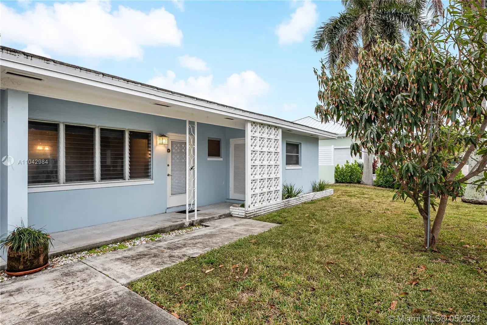 340 Bamboo Rd, Palm Beach Shores FL 33404