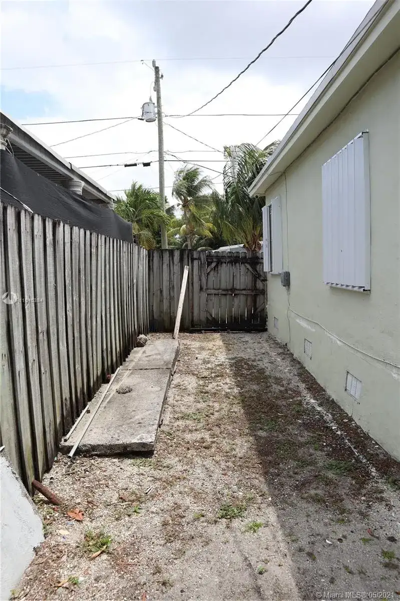 1337 NW 26th St, Miami FL 33142 photo 5