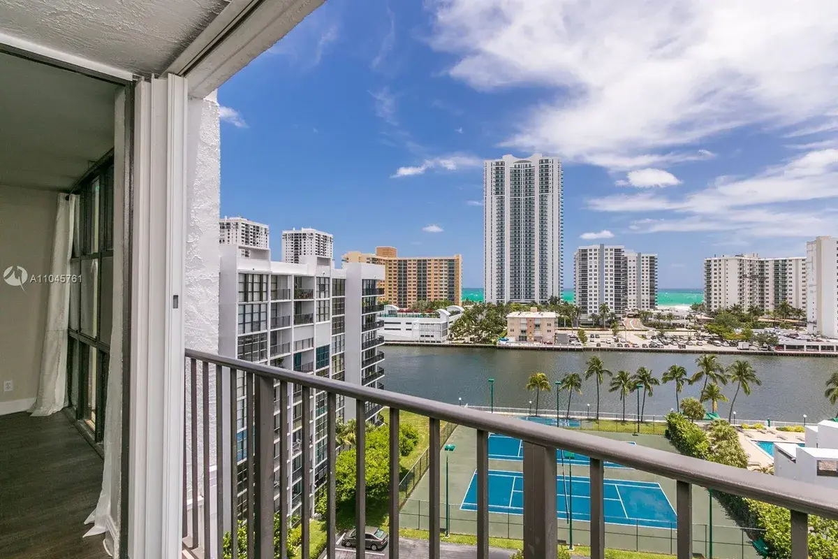 1000 Parkview Dr # 1026, Hallandale Beach FL 33009