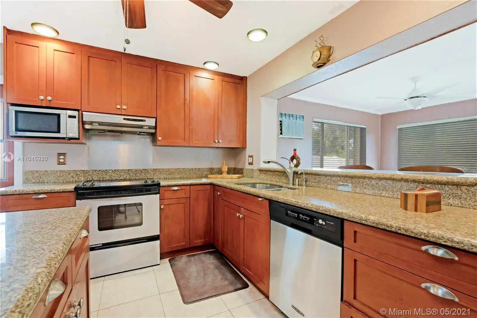 270 Lake Dr, Coconut Creek FL 33066 photo 3