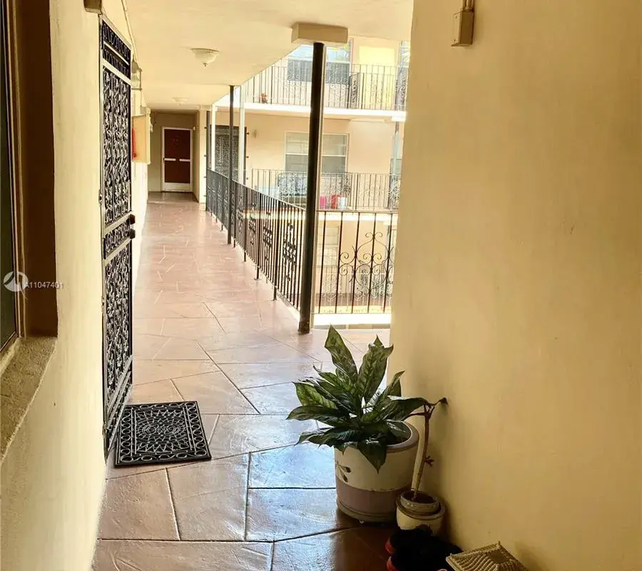 1230 NE 139th St # 304, North Miami FL 33161
