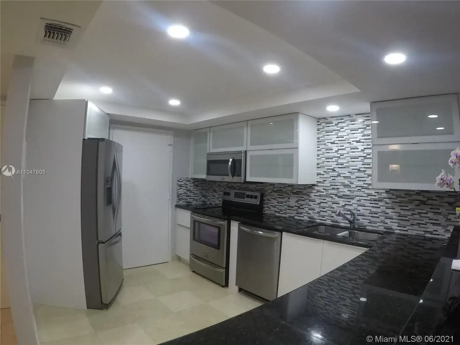 1351 NE Miami Gardens Dr # 704E, Miami FL 33179 photo 2