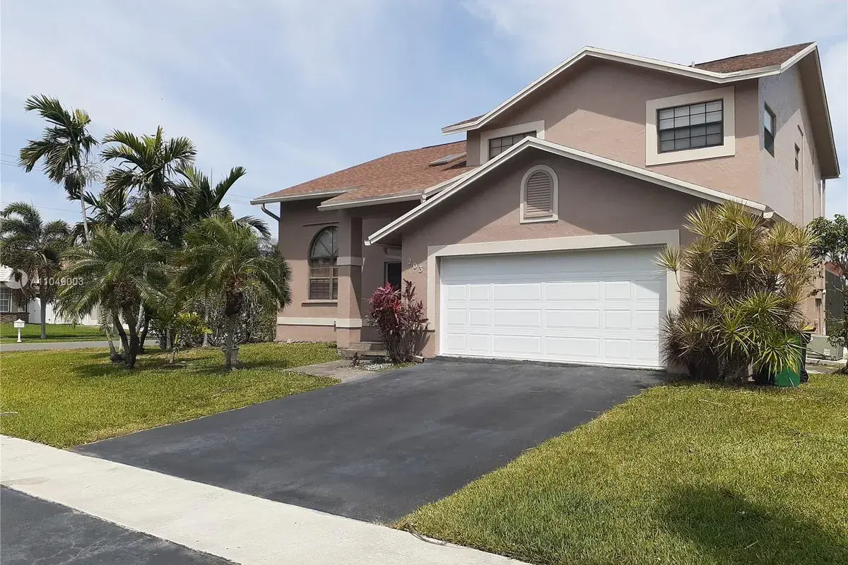 203 SE 9th St, Dania Beach FL 33004