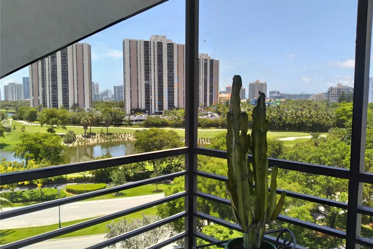 20500 W Country Club Dr # 814, Aventura FL 33180