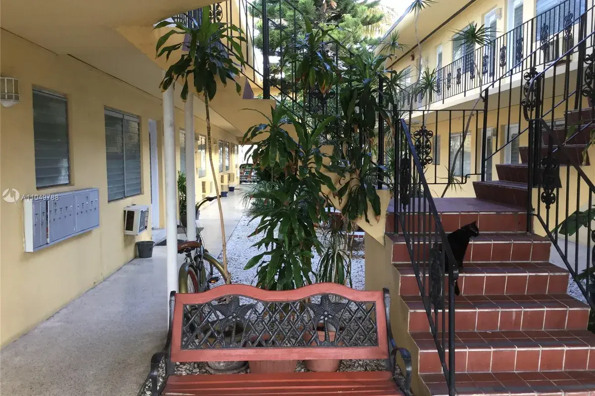 75 Washington Ave # 8, Miami Beach FL 33139