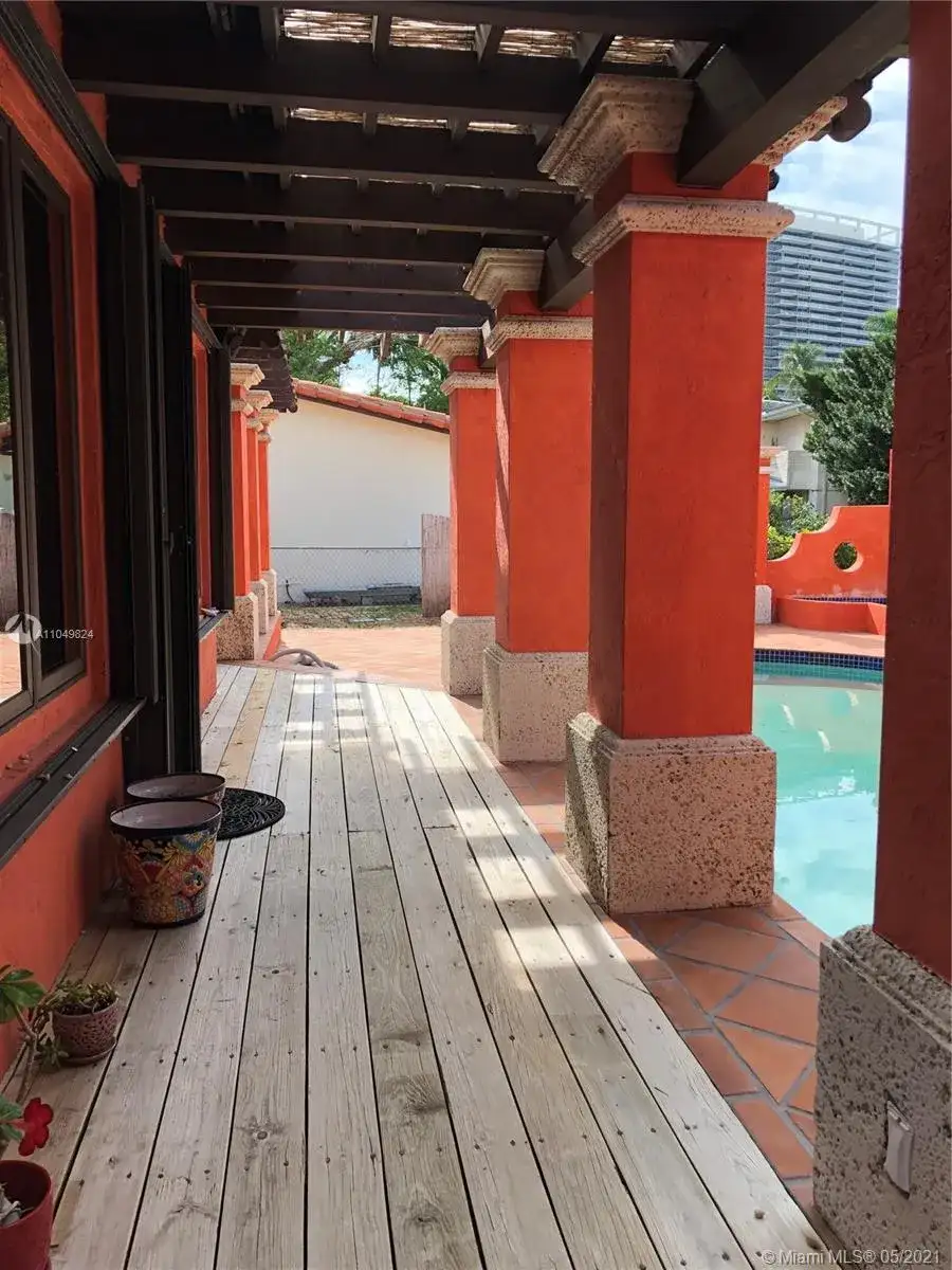 92 Bal Cross Dr, Bal Harbour FL 33154 photo 2