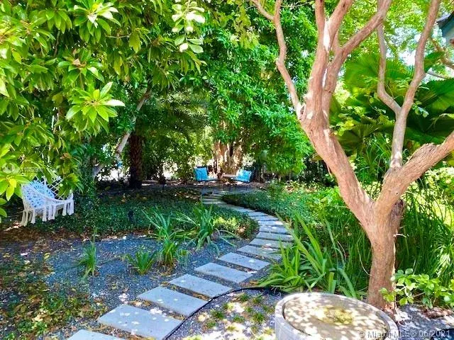 210 Greenwood Drive, Key Biscayne FL 33149