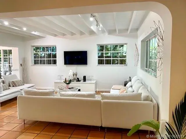 210 Greenwood Drive, Key Biscayne FL 33149