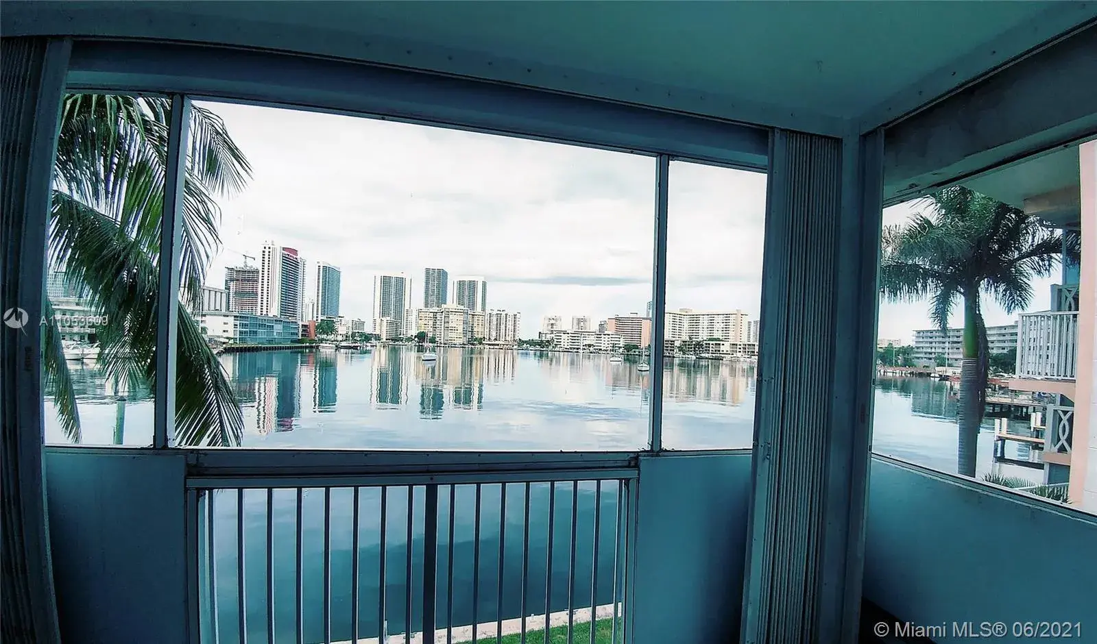 462 Golden Isles Dr # 211, Hallandale Beach FL 33009