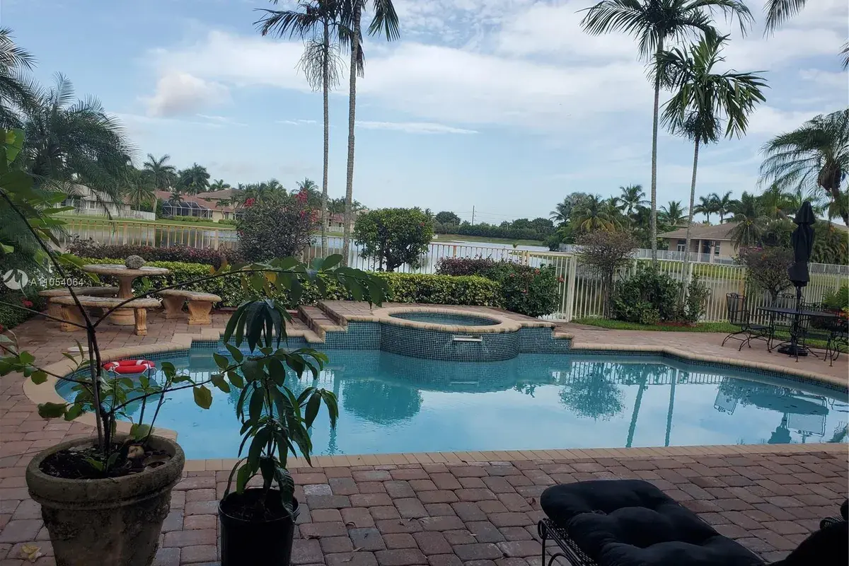 1525 Victoria Isle Way, Weston FL 33327