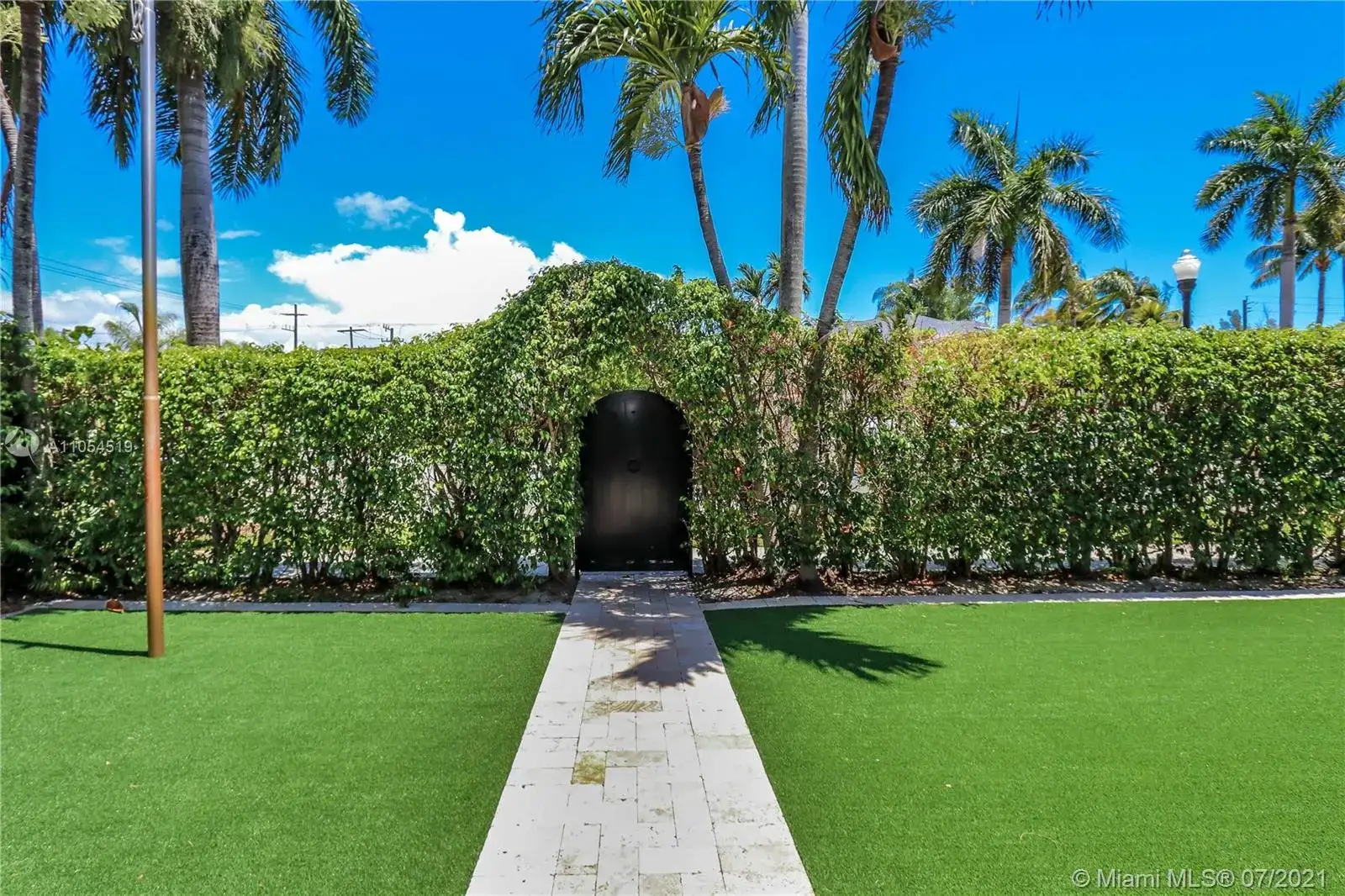 1550 Tyler St, Hollywood FL 33020 photo 3