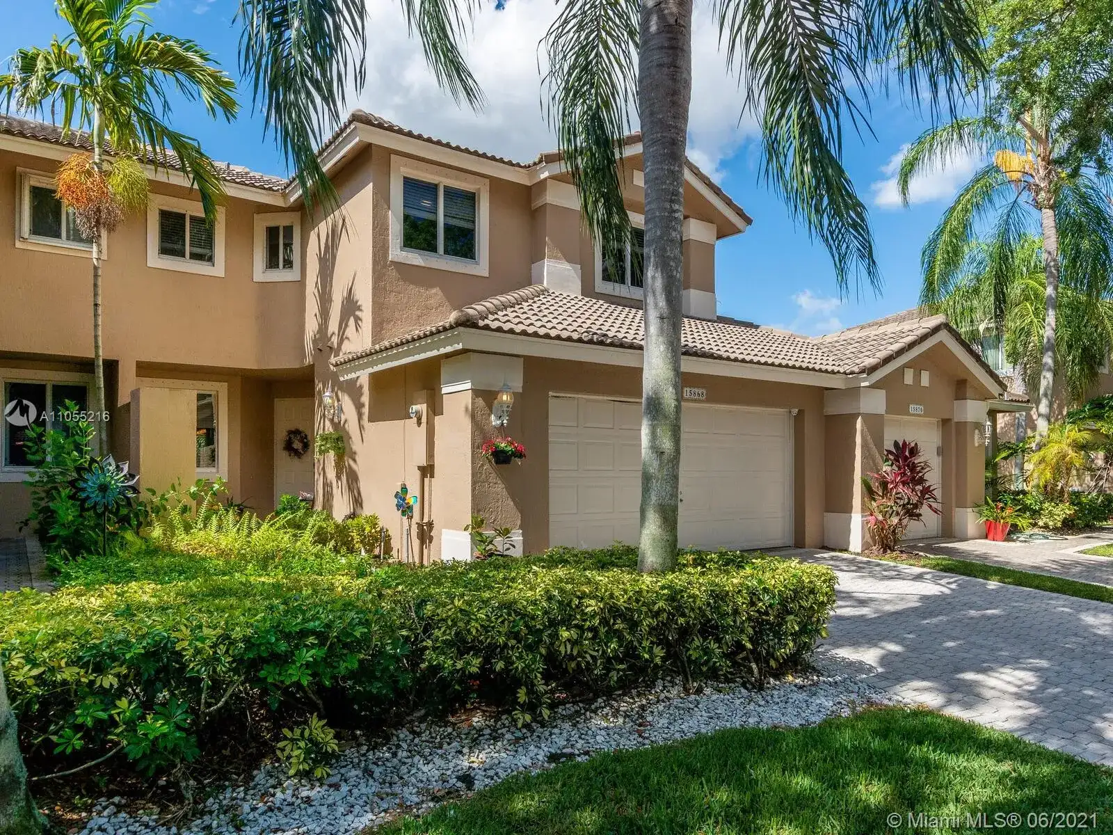 15868 SW 12th St, Pembroke Pines FL 33027 photo 3