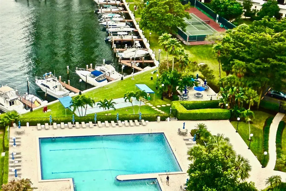 2500 Parkview Dr # 2020, Hallandale Beach FL 33009