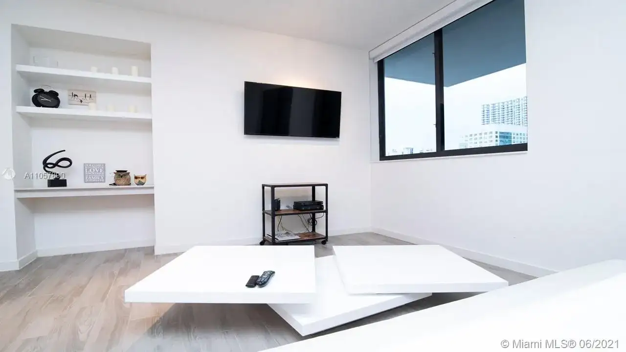 999 SW 1st Ave # 1514, Miami FL 33130 photo 2