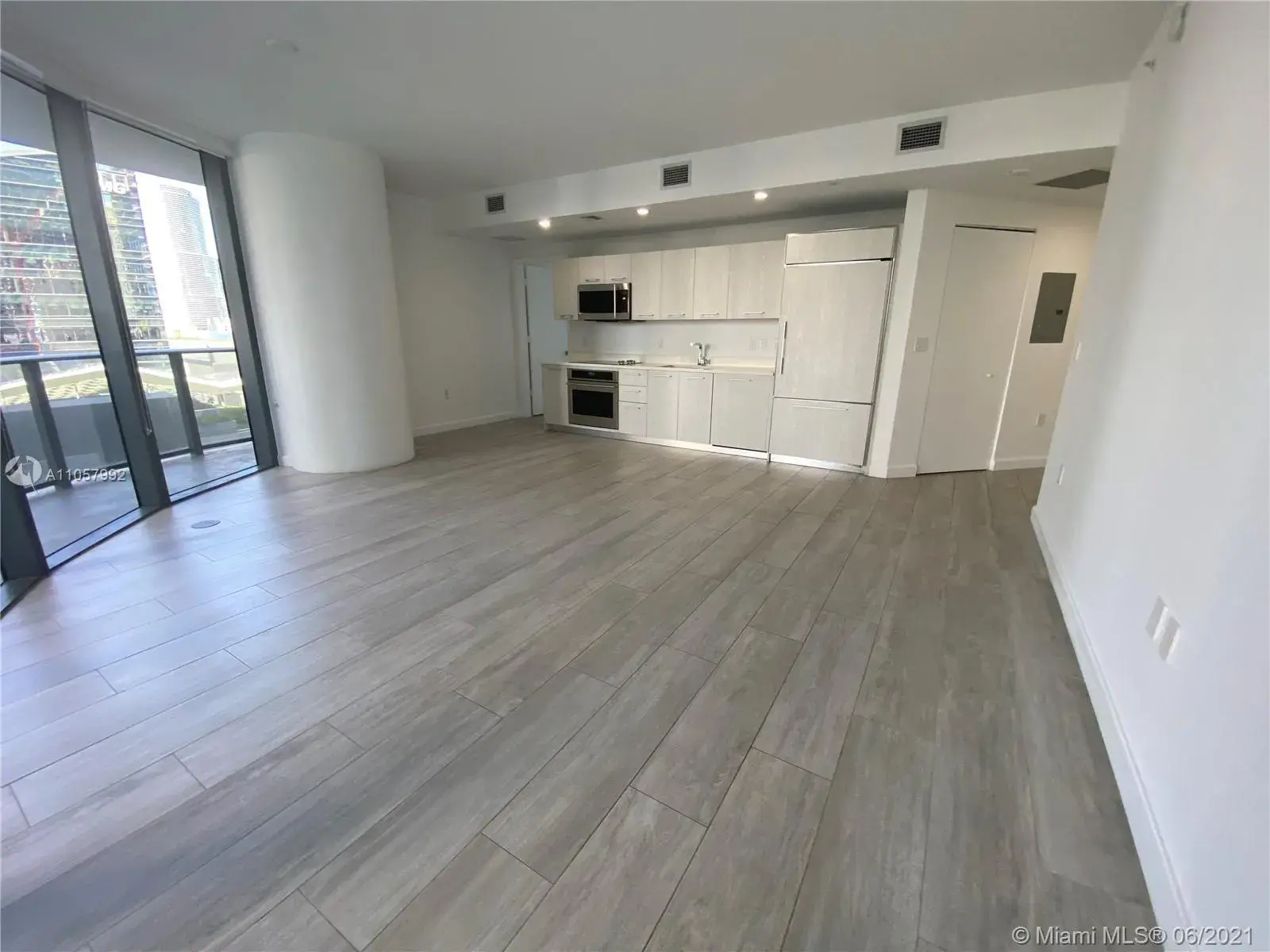 45 SW 9th St # 1008, Miami FL 33130
