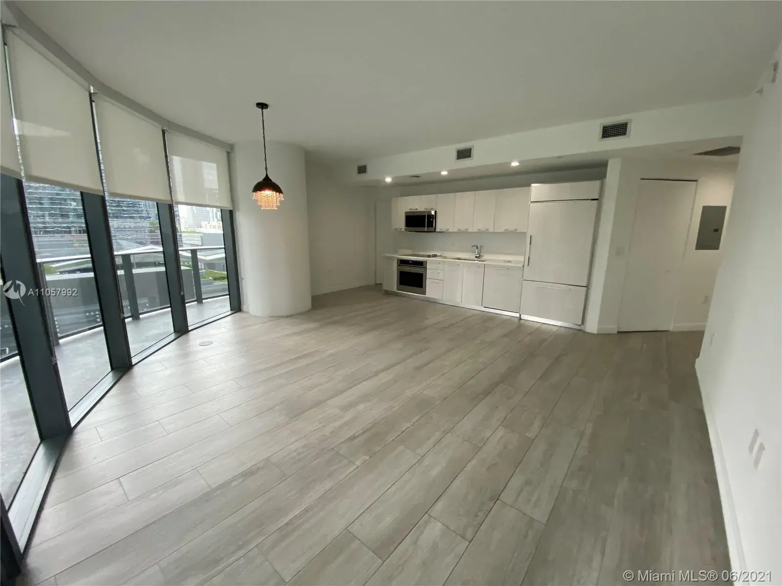 45 SW 9th St # 1008, Miami FL 33130