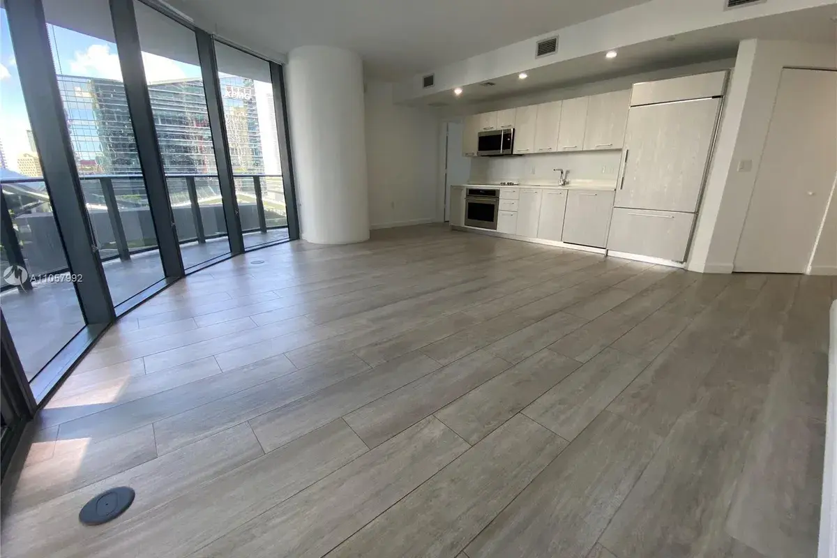 45 SW 9th St # 1008, Miami FL 33130