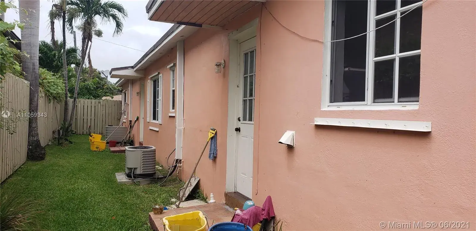 1008 NE 2nd St, Hallandale Beach FL 33009