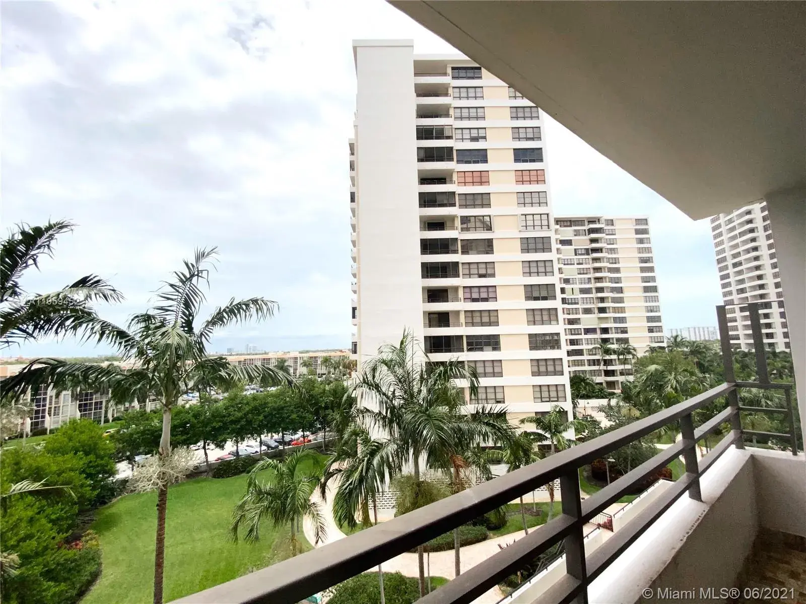 500 Three Islands Blvd # 307, Hallandale Beach FL 33009